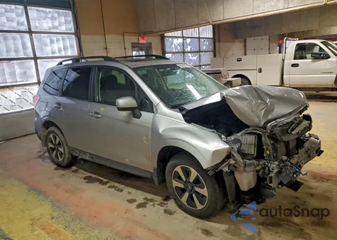 2017 Subaru Forester 2.5I Premium z USA, uszkodzony, nr VIN JF2SJAEC2HH461679